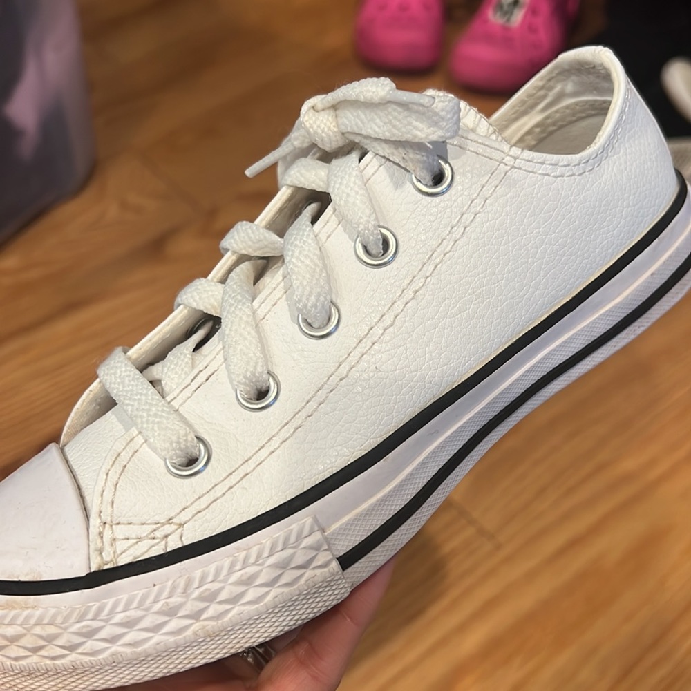 Converse - Picture 2 of 3